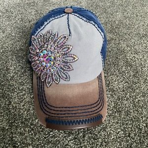 NEW‼️Olive & Pique Flower Bling Hat